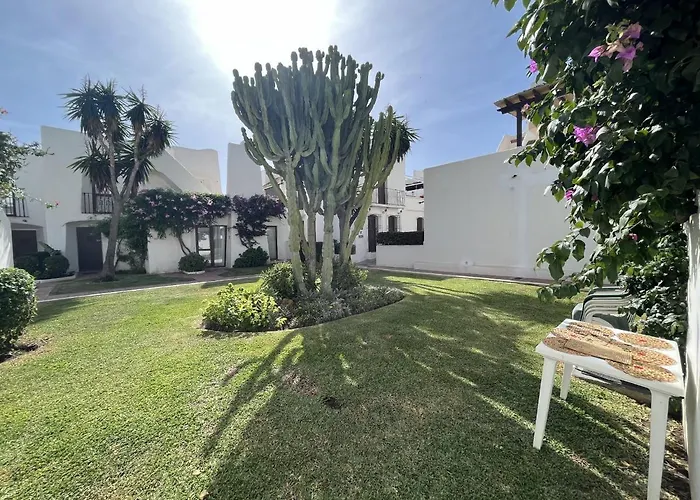 - Playa - 1 Con Jardines Al Lado Del Mar Te11 エステポナ